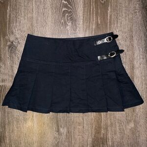 ☆ Brandy Melville Kim mini buckle skirt (Navy Blue) ☆